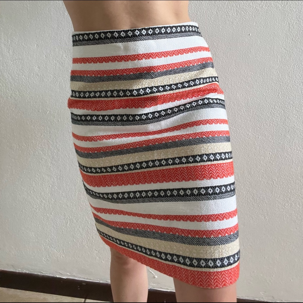Pattern pencil skirt